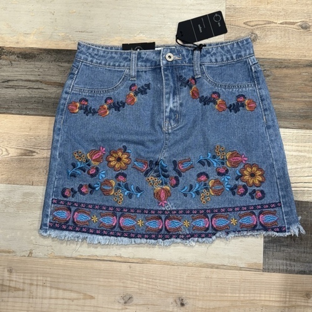 Umgee Embroidered denim skirt